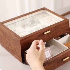 Personnalisation pour graver une boîte à bijoux en noyer, une boîte à bijoux en bois massif, une boîte de rangement pour organisateur de bagues pour collier, un cadeau d'anniversaire pour femme