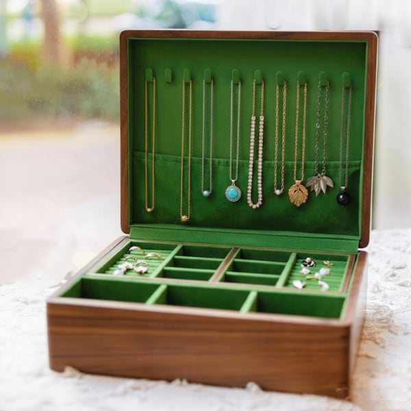 Engrave High-quality Walnut Wood Jewellry box,For Necklace Rings Bracelet jewellery Organizer Storage