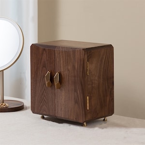 Personalisierte Name Walnut Holz Schmuckschatulle, Gravur Schmuckschrank mit 2 Türen, Holz Schmuck Organizer, Senior Geschenk für Frau ihre Mutter