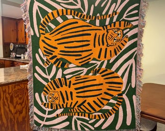 Woven Tiger Blanket Tapestry – Wild Cats Jungle Decor – Boho Cotton Throw for Sofa or Wall Hanging – Maximalist Animal Art Gift – 50x60