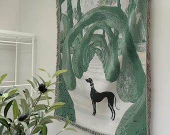 Manta de tapiz de galgo - Arte de perro tejido - Escena de jardín con seto arqueado - Tapiz decorativo o manta acogedora