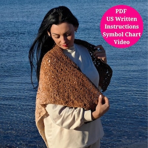 Wzór szydełkowy i film – łatwy trójkątny szal koronkowy z muszlą modlitewną, zimowy szalik damski – terminologia amerykańska, zdjęcia i schemat w formacie PDF