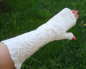 Gefilzte Handschuhe aus Merino Wolle.Lange weiße Handschuhe.Warme Handschuhe aus Wolle gefilzt