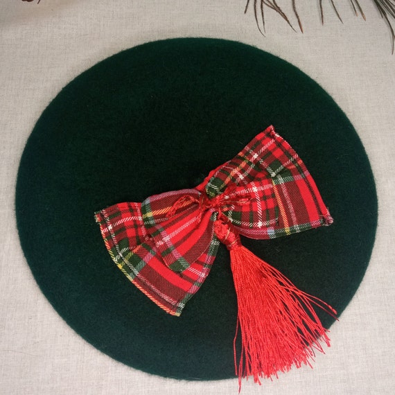 Green Wool Beret With Plaid Bow & Tassel: Autumn Fashion Hat  display picture 1