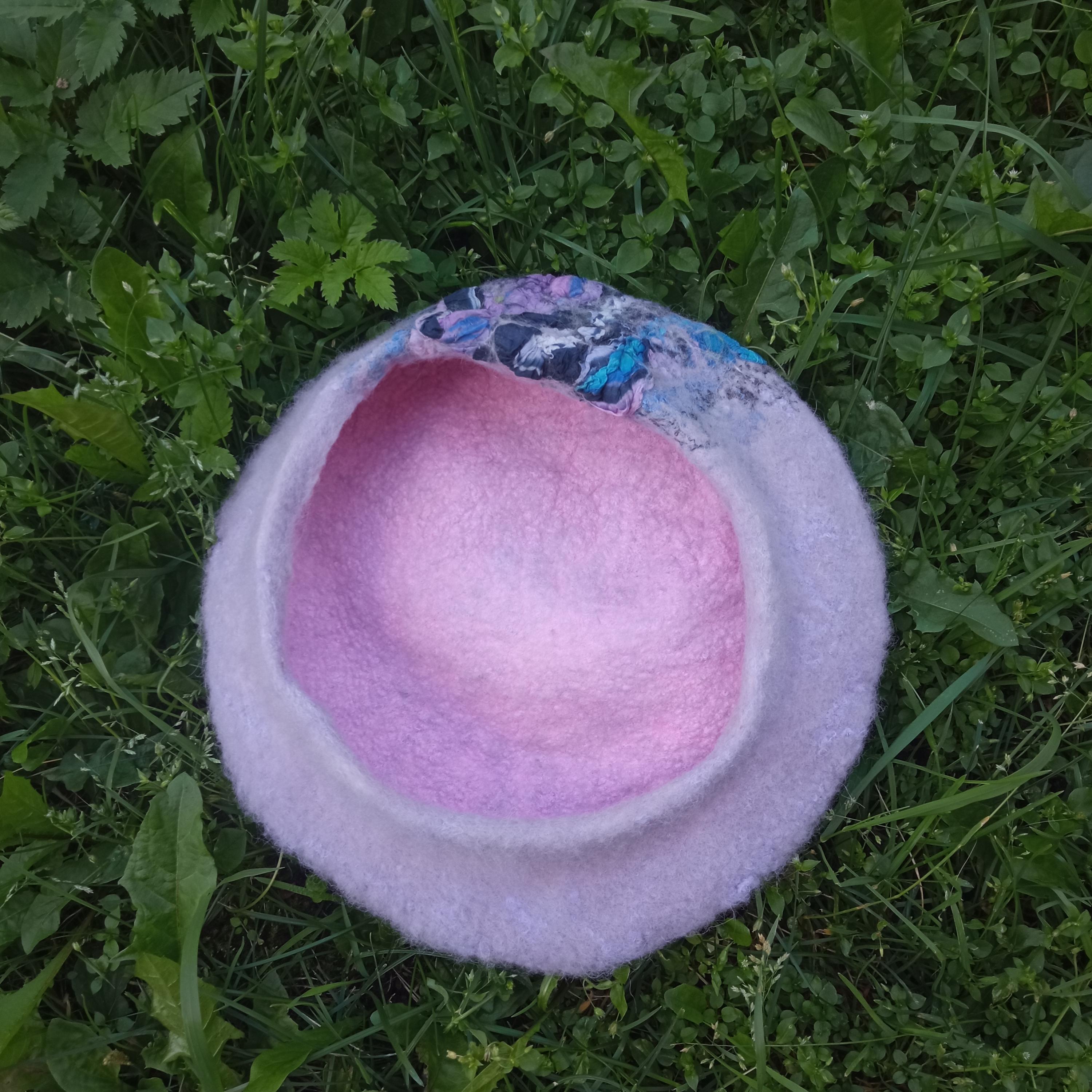 Lavender Merino Wool Felted Beret, Silk Art Hat, Wet Felted  display picture 3