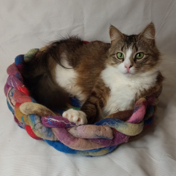 DIY wool basket for cats and dogs.Woolen warm bed for cats.house for animals.knitting house.cat cave.thick warm bed.Christmas gift.wool bed