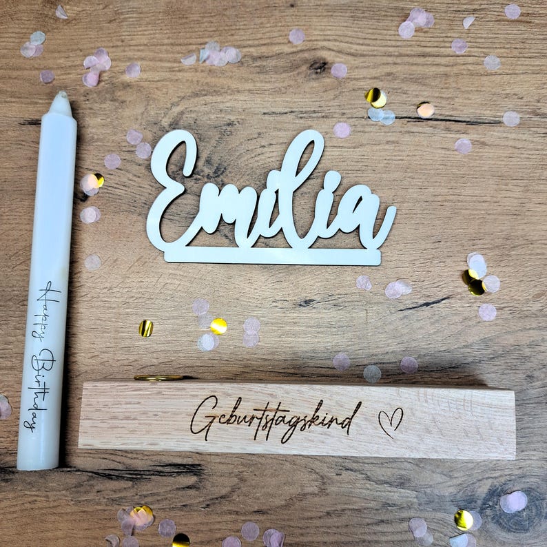 Geburtstagsteller personalisiert
Holz Geburtstagsteller
Geburtstagsdeko Kinder
Kindergeburtstagsdeko
Kerzenhalter Holz Geburtstag
Personalisierter Geburtstagsteller Holz
Geburtstagsgeschenk Kind
Geburtstagsteller mit Namen
Erster Geburtstag Geschenk