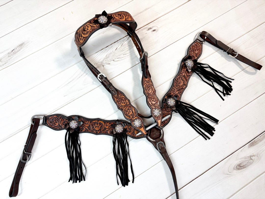 Elegant Tassel Tack Set for Western Enthusiasts