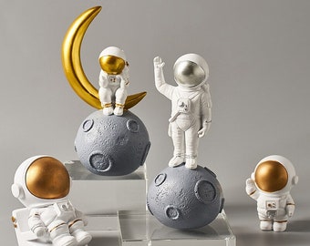 Astronaut Figurine Statue | Golden Sculpture | Miniature Spaceman | Action Figures | Nordic Home Decor