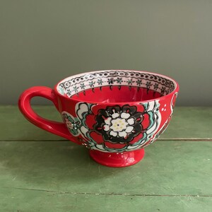 Anthropologie Elka Ayaka kaffekopp röd fot vridet handtag bild 4