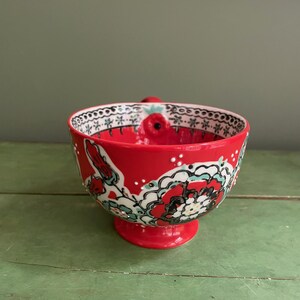 Anthropologie Elka Ayaka kaffekopp röd fot vridet handtag bild 5
