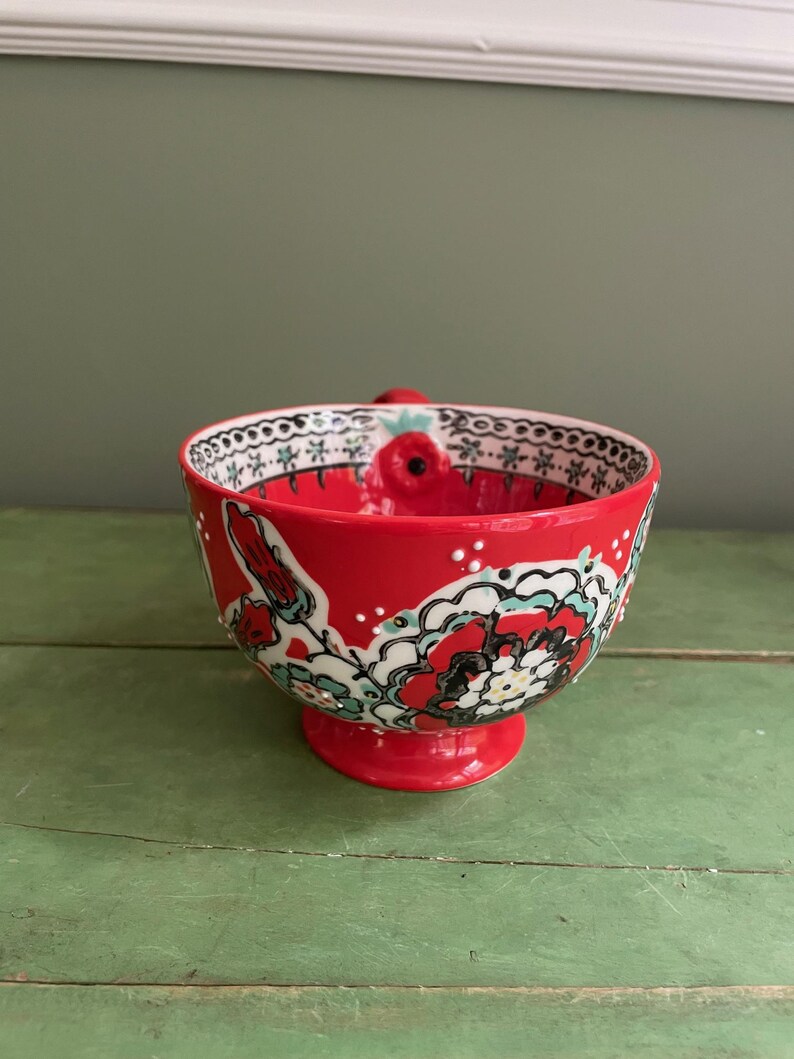 Anthropologie Elka Ayaka kaffekopp röd fot vridet handtag bild 5