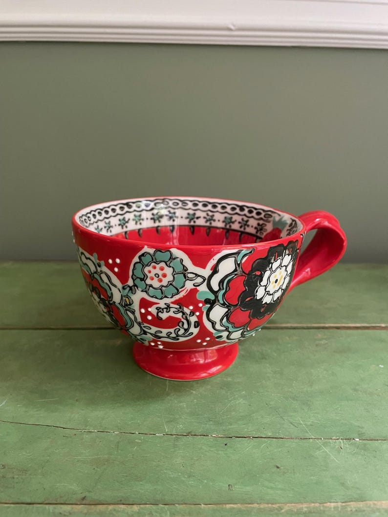Anthropologie Elka Ayaka kaffekopp röd fot vridet handtag bild 2