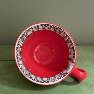 Anthropologie Elka Ayaka kaffekopp röd fot vridet handtag bild 6