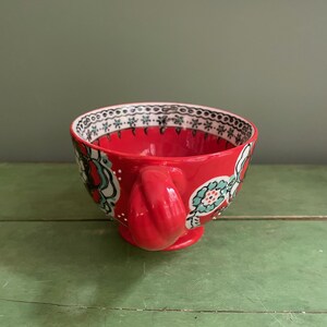 Anthropologie Elka Ayaka kaffekopp röd fot vridet handtag bild 3