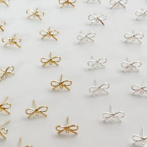10 Stück 18K Echtgold / 925 Sterlingsilber überzogene Messingblumen-Ohrstecker mit 316 chirurgischen Edelstahl-Posts | Hypoallergen DIY