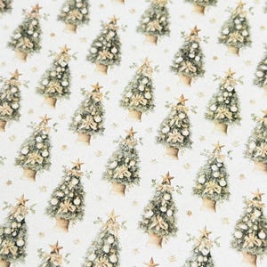 Pode incluir: Um padrão repetido de árvores de Natal sobre um fundo branco. Cada árvore é decorada com laços dourados, bolas brancas e uma estrela. As árvores estão em vasos castanhos.