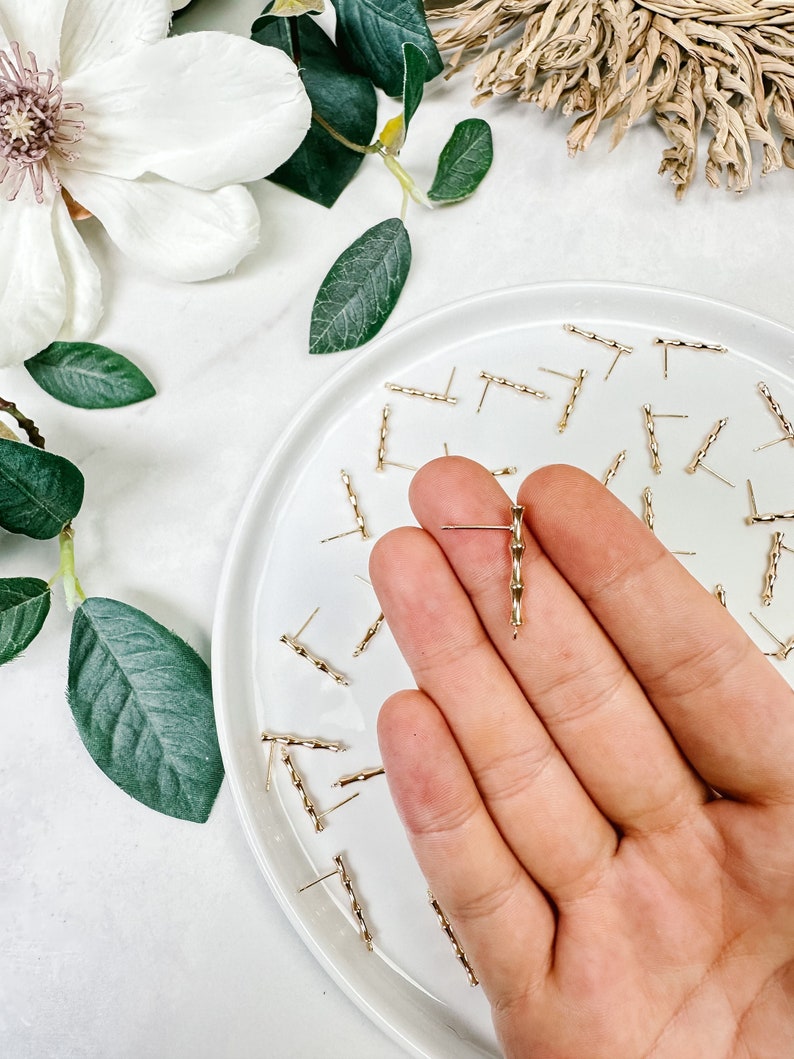 10 stuks 18K echt vergulde bamboe noppen met 316 chirurgische roestvrijstalen palen Oorbel bevindingen Hypoallergene DIY-oorbellen afbeelding 1