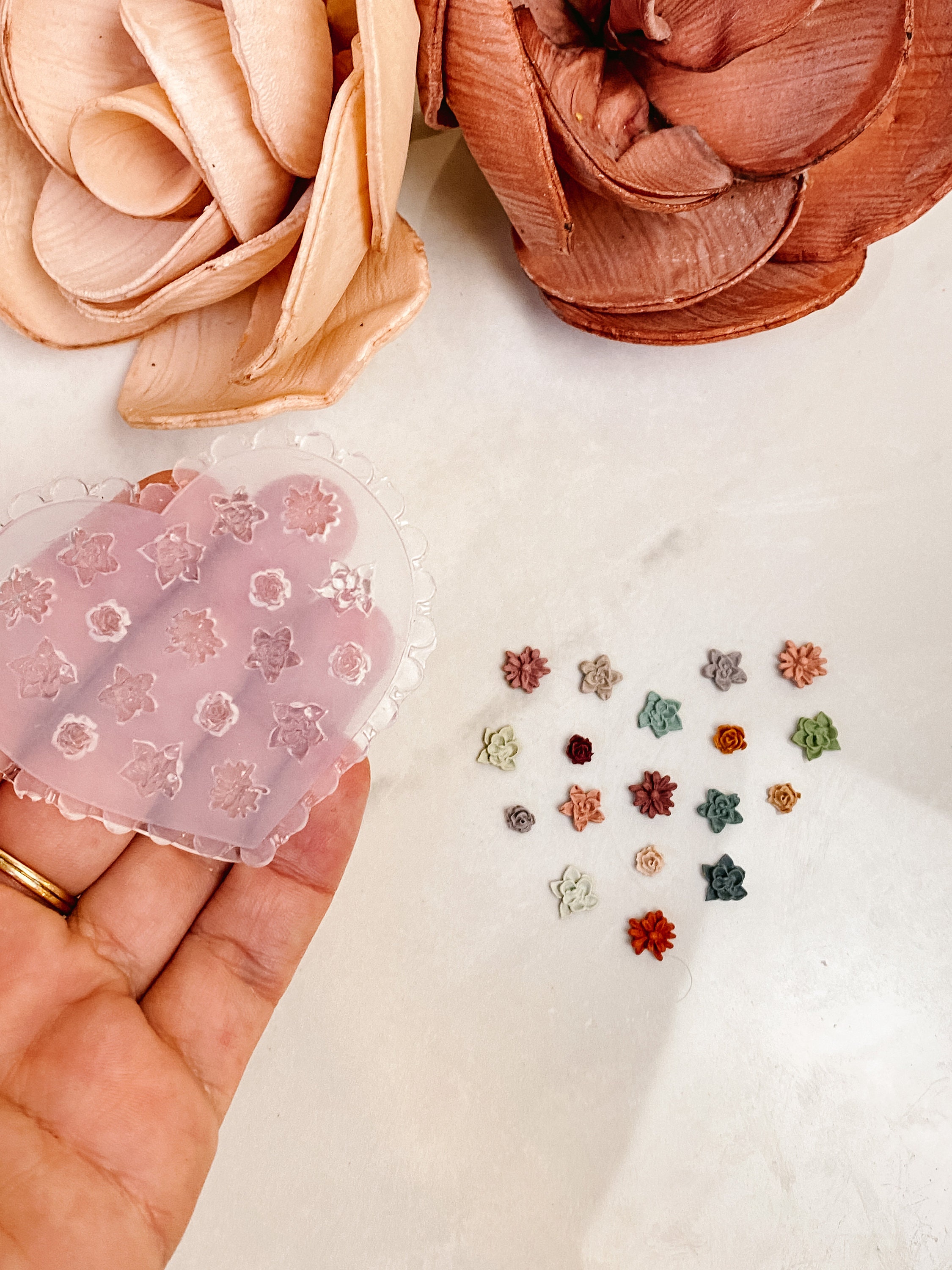 2 Stampini In Silicone Per Fiori Mini – Forme Di Margherita E Rosa, Per Resina, Argilla, Creazione Gioielli - 4