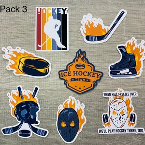 Pu&ograve; includere: Un set di 10 toppe da stirare a tema hockey. Le toppe presentano una variet&agrave; di design, tra cui un giocatore di hockey, una mazza da hockey, un disco e le parole "Ice Hockey Team". Le toppe sono perfette per aggiungere un tocco di spirito hockey ai tuoi vestiti, borse o altri oggetti.