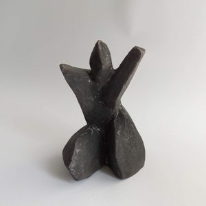 Esculturas, Esculturas de bellas artes, Trucos de cerámica Raku, Potería moderna, Esculturas únicas, Arte moderno, Esculturas de interiores Estatua moderna