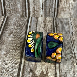 2 Mexico Hand Painted Ceramic Talavera Floral Napkin Rings