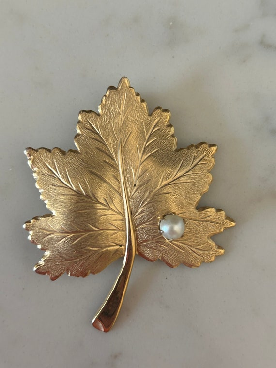 Vintage Sarah Coventry Gold Tone Leaf Brooch with… - image 2