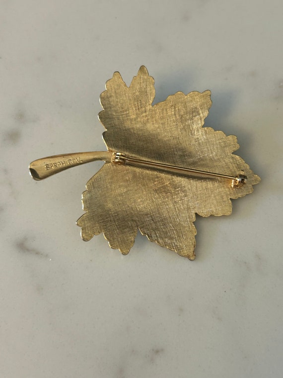 Vintage Sarah Coventry Gold Tone Leaf Brooch with… - image 4