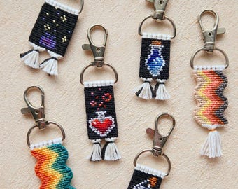 驚きの値段 Knotted Handmade Keychains Woven Braided From Keyrings 小物