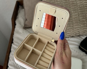 Caja de joyería de viaje de terciopelo de alta calidad {Los viajes deben tener recuerdos de joyería TikTok}