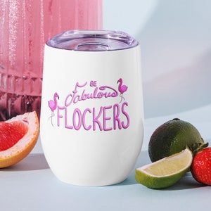 Copo de vinho flamingo rosa com ditado engraçado Be Fabulous