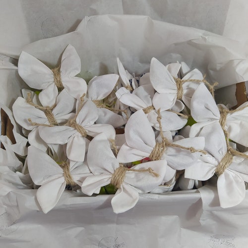 100 lavender-filled butterflies,to distribute shops fragrant souvenirs to the guests at wedding or baby celebrations.