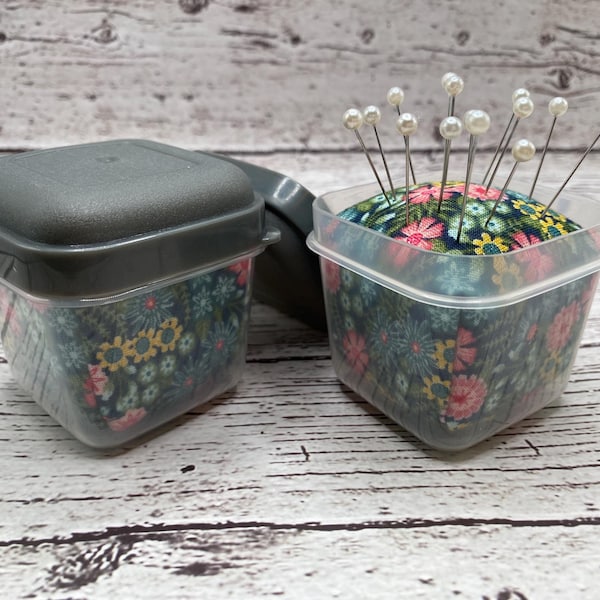 Mini alfiletero de viaje floral con tapa: relleno de cáscara de nuez