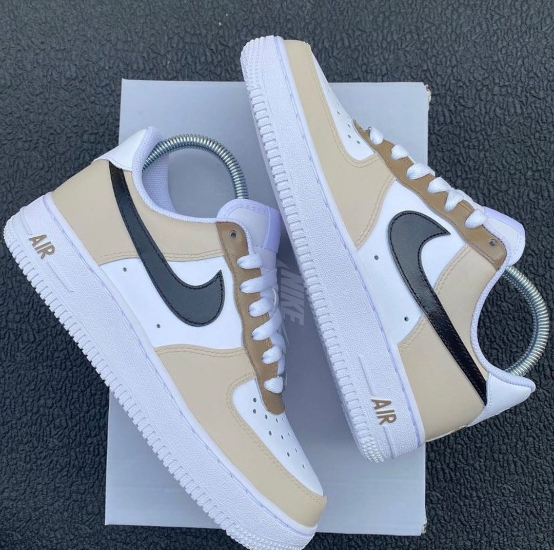 tan and black af1