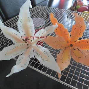 Large lilies Sugar Flower Cake Topper | 4 inch Gum Paste Flower for Cake Decorating Wedding Cakes & Birthday Cakes