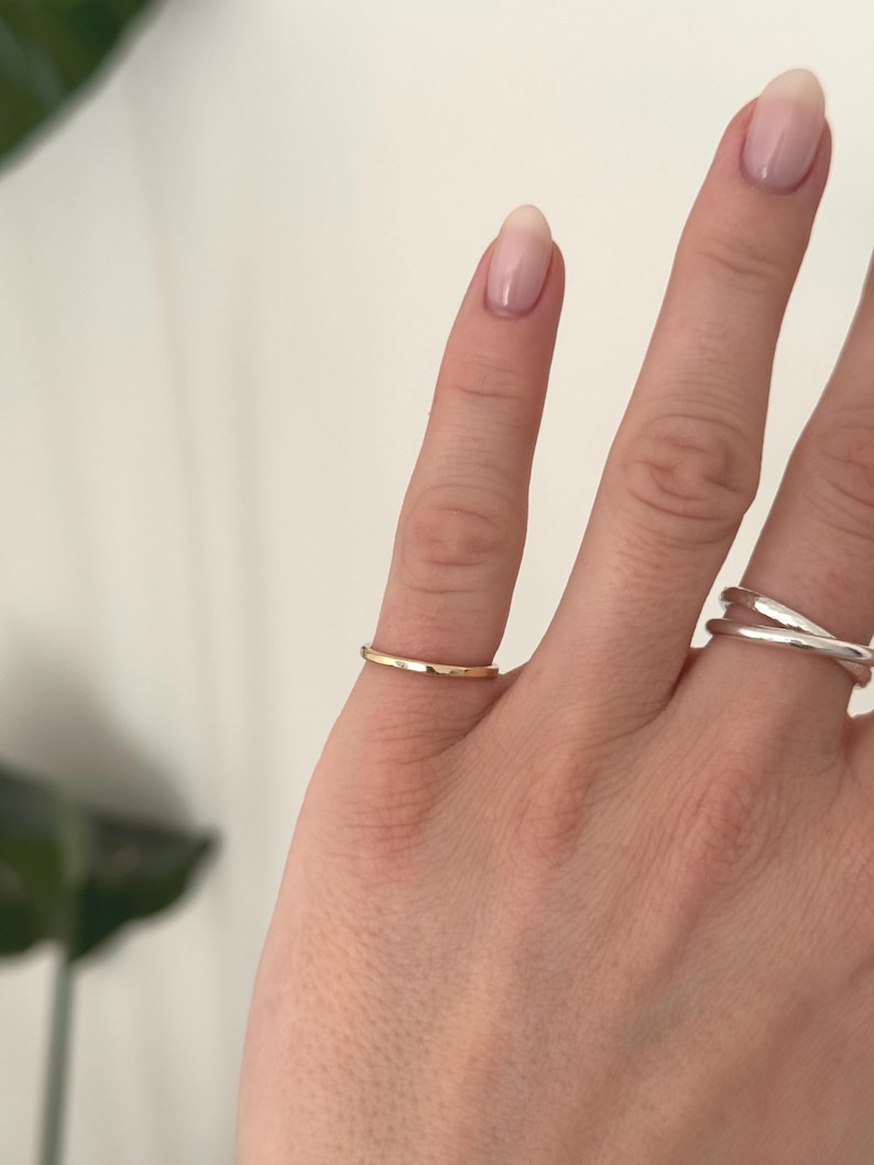 Solid 9ct Gold Pinky Ring | Recycled Yellow Gold Ring | 1.5mm Handmade Solid Gold Ring | Small Minimalist Gold Band | Simple Gold Ring imagem 3