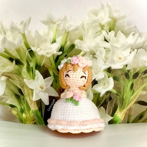 Reversible Flower Bouquet and Bride Amigurumi Pattern wedding crochet pattern PDF image 3