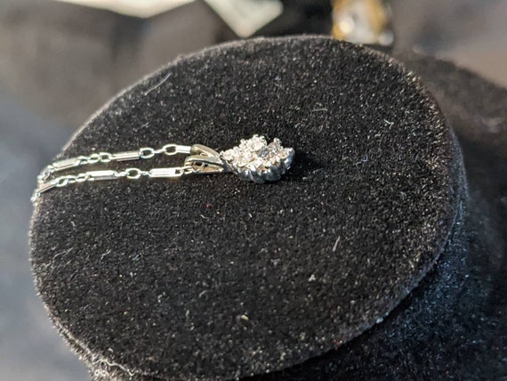 18k White Gold Diamond Pendant/Necklace - image 4
