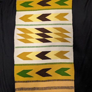 34&quot; by 20&quot; Authentic, Vintage, Navajo Rug, eye dazzler pattern c1970