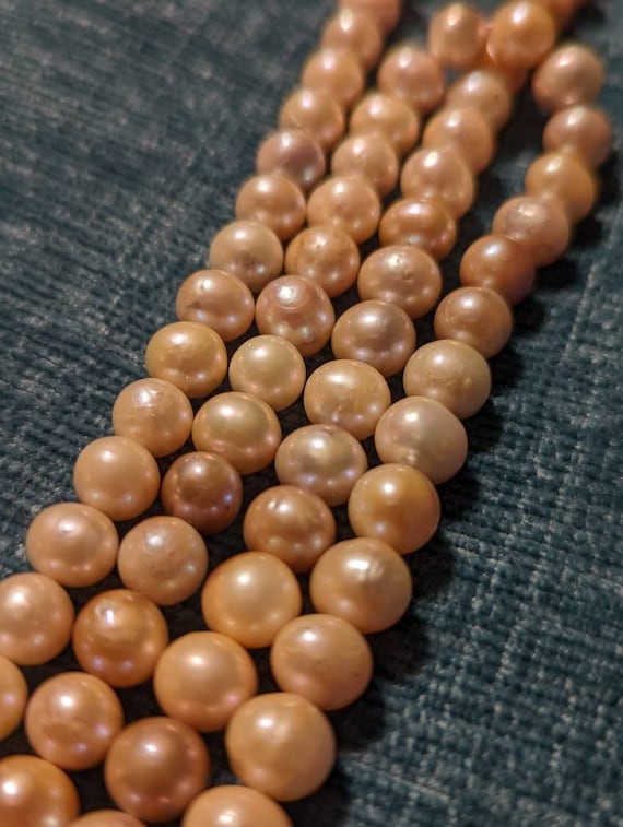 Gorgeous, pink tinted, 28 inch string of pearls