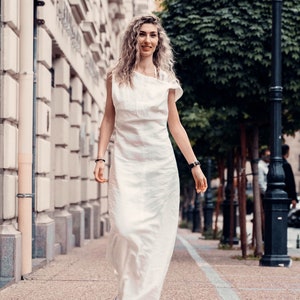 Langes weißes Leinenkleid, Offenes Rückenkleid, Sommer Infinity Kleid mit Kapuze Bild 7
