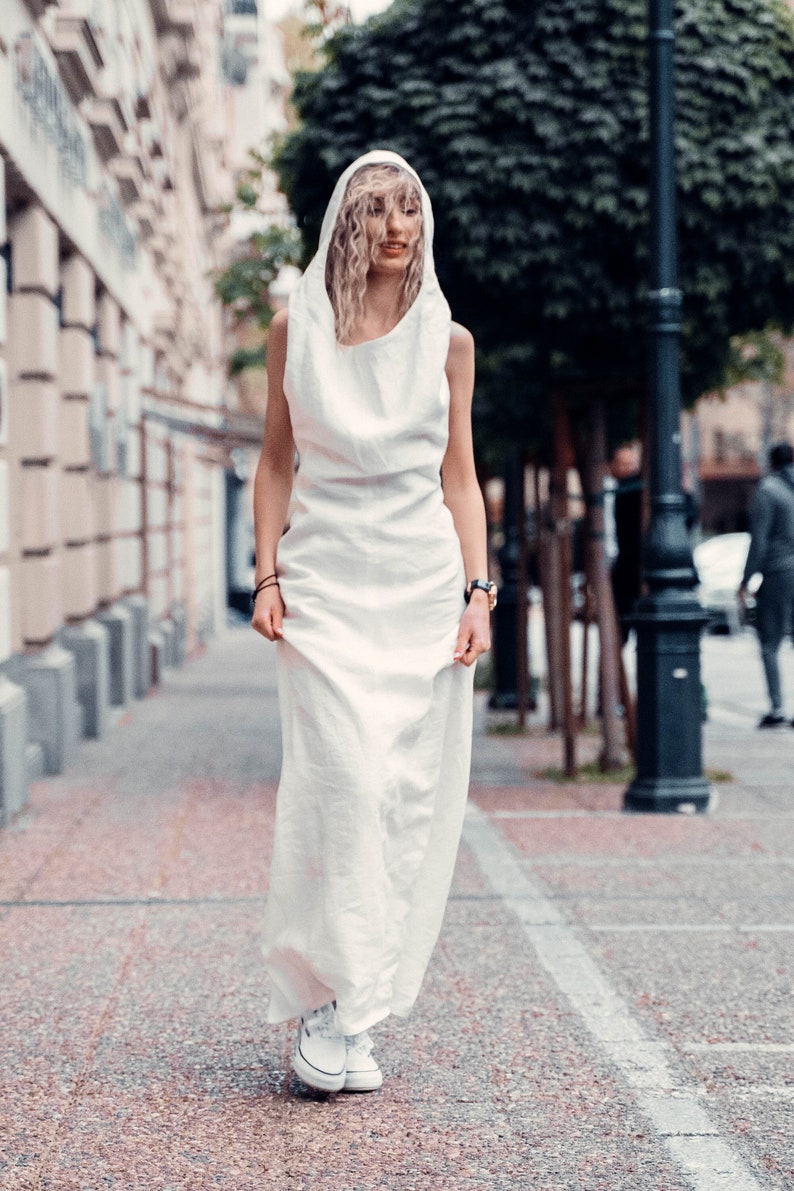 Langes weißes Leinenkleid, Offenes Rückenkleid, Sommer Infinity Kleid mit Kapuze Bild 2