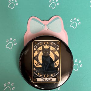 Broche badge carte de tarot chat noir