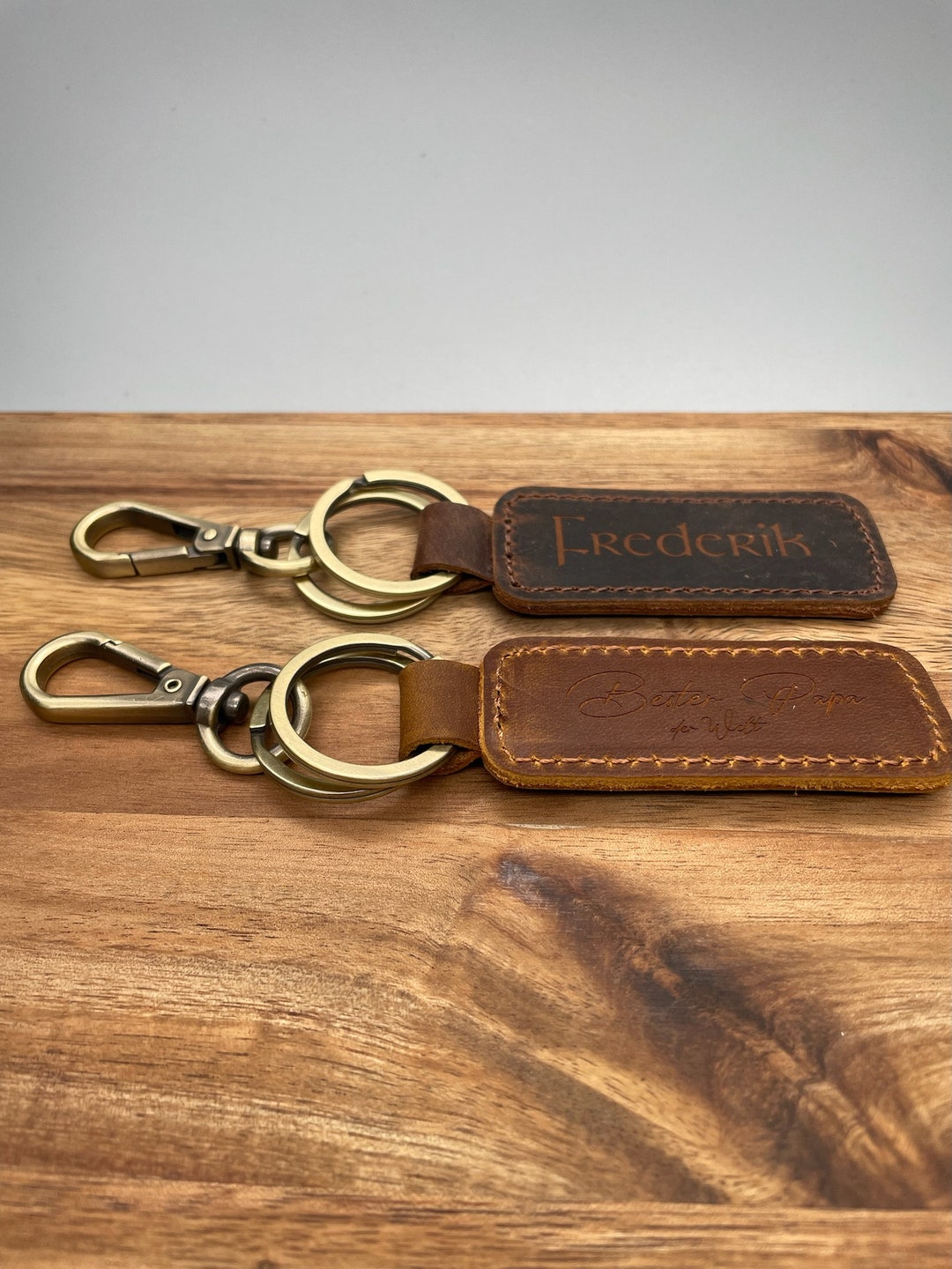Personalisierter LEDER-Schlüsselanhänger Mit Gravur – Individuell Gestaltbar Mit Namen, Datum Oder Spruch