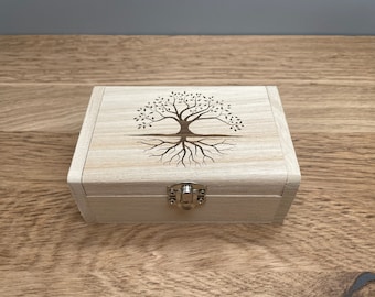 Holzbox Lebensbaum | leer | Klappdeckel | Schnappverschluss | personalisierte Gravur | Schmuckkästchen | Schatulle