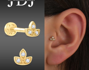 Piercing de loto con diamante natural, pendiente de oro de 18 quilates para cartílago, pendiente de flor de loto diminuta para tragus, piercing minimalista con diamante para tragus, pendiente de loto.