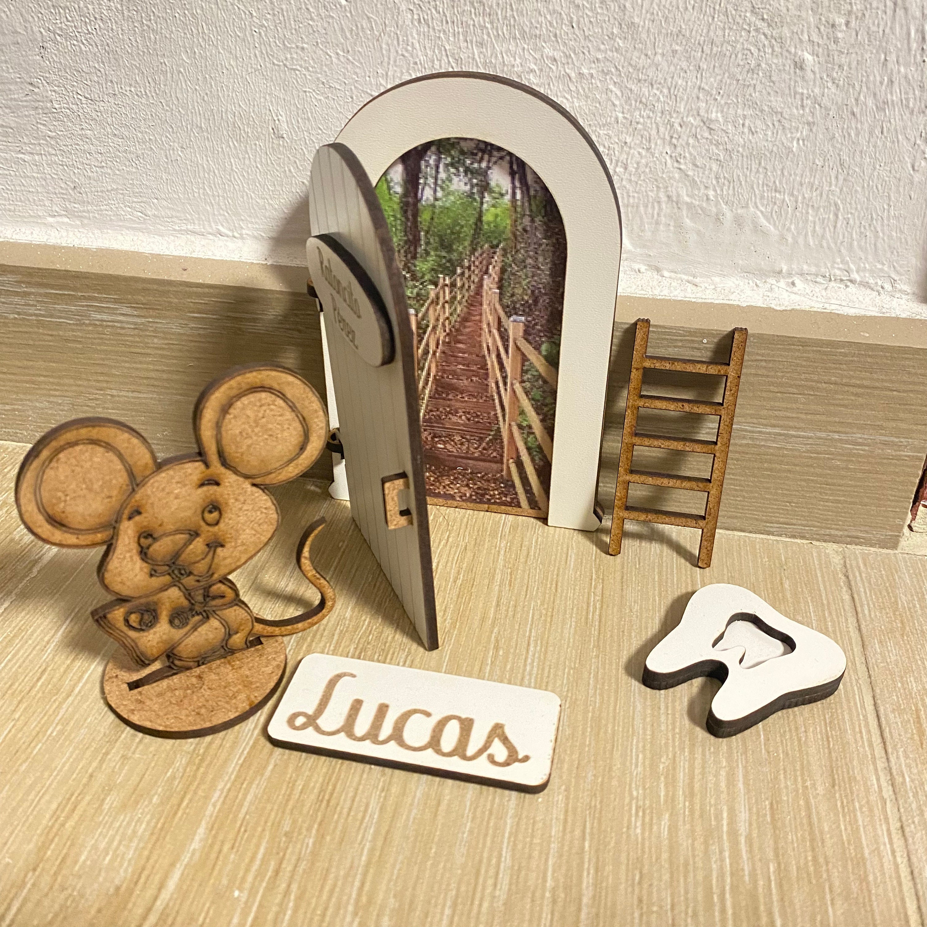 7GANSOS Puerta Ratoncito Perez que SE ABRE!! obra de artesanía en madera  con accesorios y estrellas luminiscentes * rosa* Decoración habitación  infantil : : Bebé
