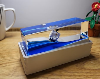 Barco motorizado en una botella: Estación meteorológica Going Merry, decoración inspirada en el anime One Piece.