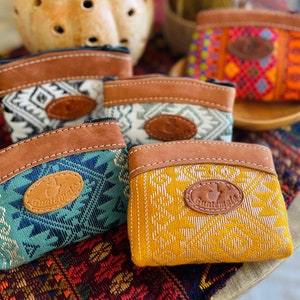 Monedero bordado guatemalteco / Cuero guatemalteco genuino con logo / Textil maya / Bordado artesanal / Mini bolsa