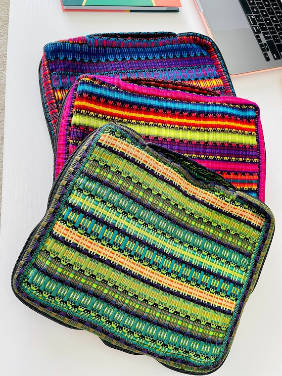 Grand Étui Pour IPad Ou Tablette – Huipil Fait Main Guatemala – Coloré